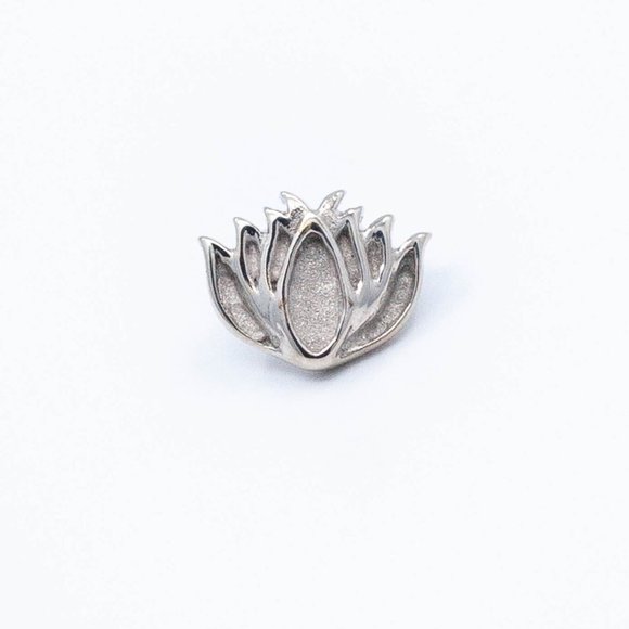BVLA 14k White Gold "Sandblasted Relief Lotus" Threadless End - Picture 1 of 3